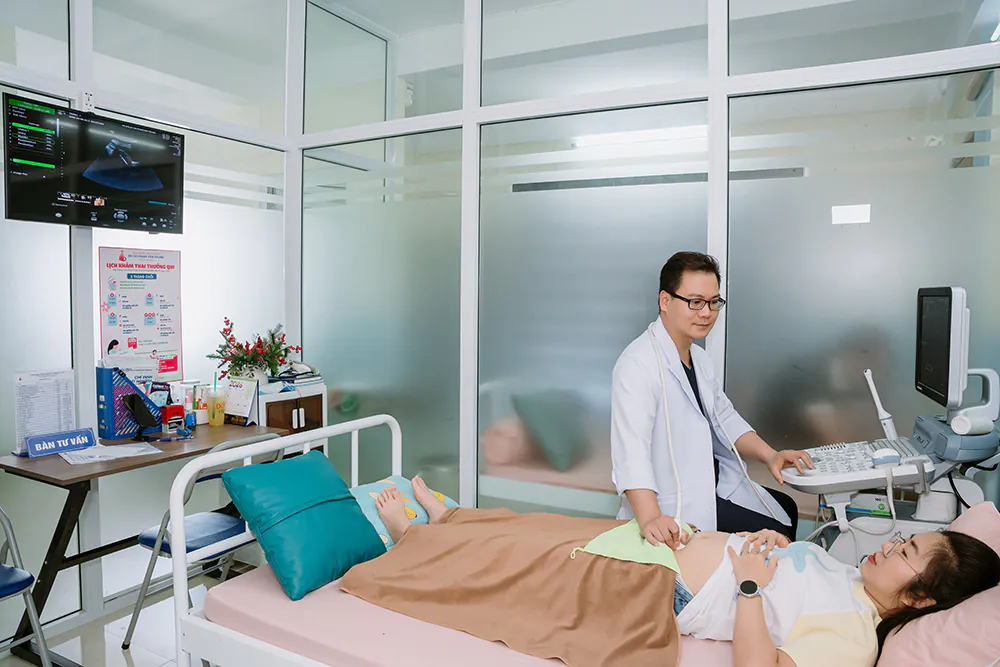 Bác sĩ làm việc